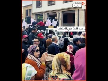 إيقاف الراتب الشهري للأساتذة المضربين