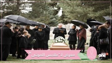 معرض لـملابس الموتى… عندما تزف العارضات داخل توابيت الرعب