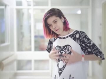 أزياء لملابس المستشفى.. لمسة إبداعية تسعد المرضى