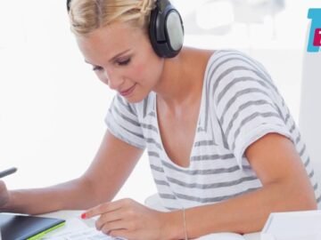 بسماعة رأس وضغطة أصبع تصبح أكثر سعادة في عملك
