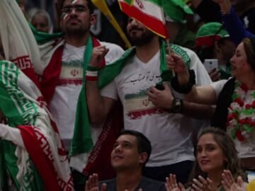 ريو يطرد مشجعة طالبت بدخول الإيرانيات للملاعب