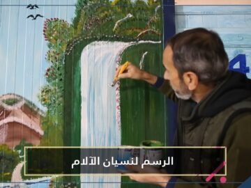 تركيا   لاجئ سوري يلجأ للرسم لنسيان آلام مرضه