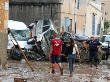 2056304-حوادث-شهدتها-الشوارع-بسبب-الفيضانات