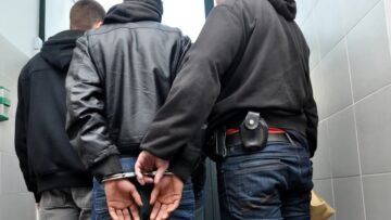 cambrioleur_police_menottes_DDSP061674638818213